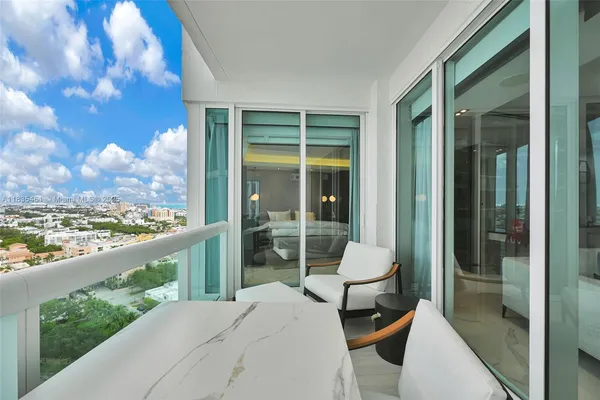 $1,950,000 | 1000 South Pointe Drive, Unit 1706, Miami Beach, FL 33139