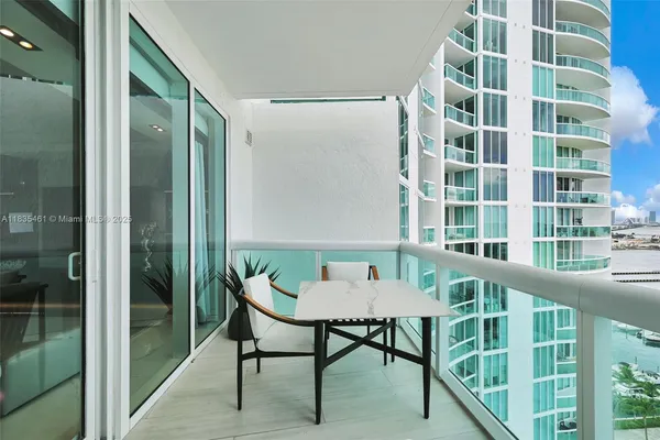 $1,950,000 | 1000 South Pointe Drive, Unit 1706, Miami Beach, FL 33139