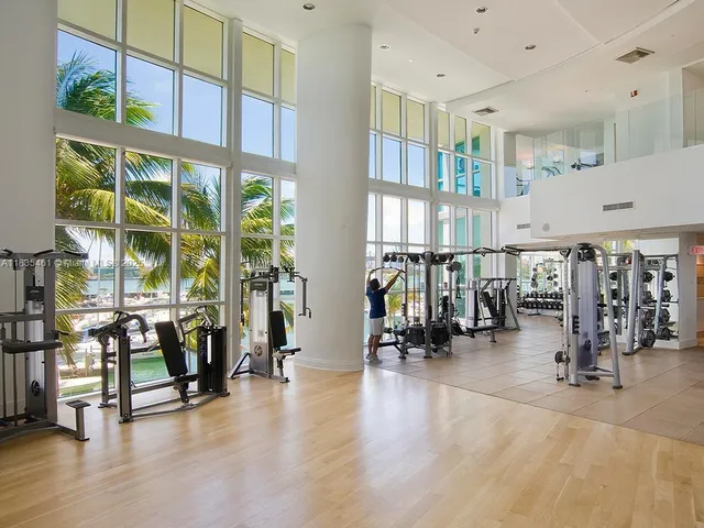 $1,950,000 | 1000 South Pointe Drive, Unit 1706, Miami Beach, FL 33139