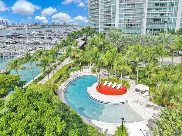 $1,950,000 | 1000 South Pointe Drive, Unit 1706, Miami Beach, FL 33139