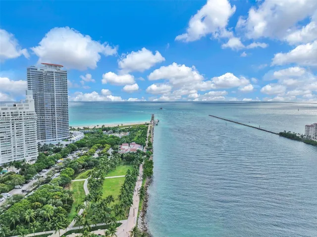 $1,950,000 | 1000 South Pointe Drive, Unit 1706, Miami Beach, FL 33139