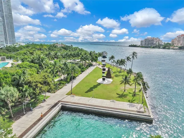 $1,950,000 | 1000 South Pointe Drive, Unit 1706, Miami Beach, FL 33139