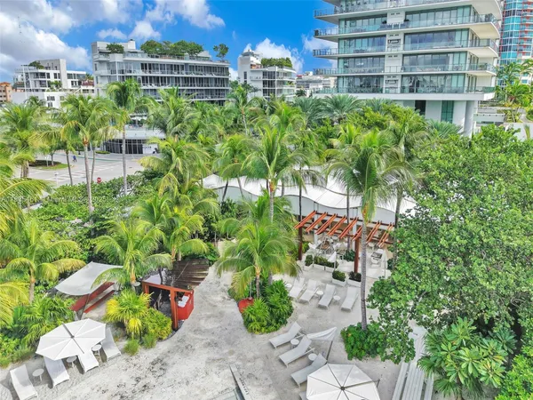 $1,950,000 | 1000 South Pointe Drive, Unit 1706, Miami Beach, FL 33139