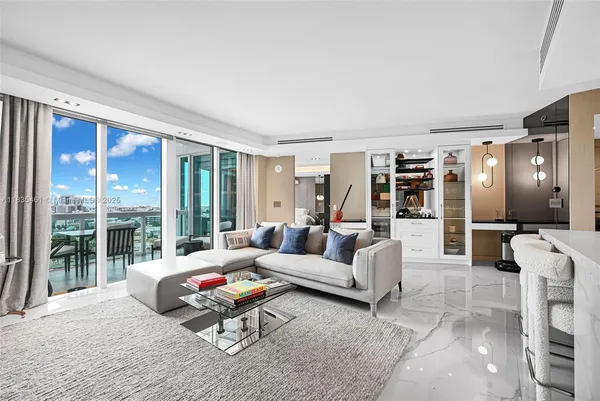$1,950,000 | 1000 South Pointe Drive, Unit 1706, Miami Beach, FL 33139