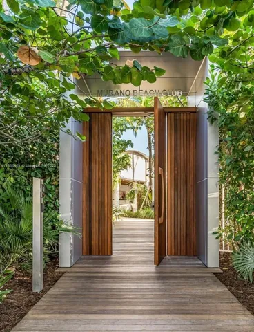 $1,950,000 | 1000 South Pointe Drive, Unit 1706, Miami Beach, FL 33139