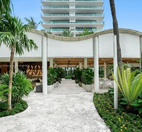 $1,950,000 | 1000 South Pointe Drive, Unit 1706, Miami Beach, FL 33139
