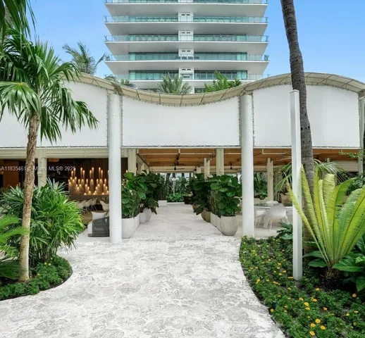 $1,950,000 | 1000 South Pointe Drive, Unit 1706, Miami Beach, FL 33139