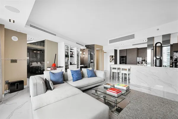 $1,950,000 | 1000 South Pointe Drive, Unit 1706, Miami Beach, FL 33139