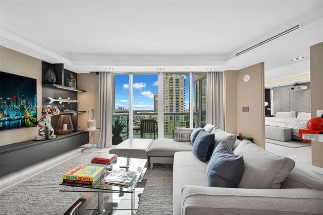 $1,950,000 | 1000 South Pointe Drive, Unit 1706, Miami Beach, FL 33139