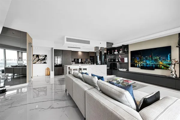 $1,950,000 | 1000 South Pointe Drive, Unit 1706, Miami Beach, FL 33139