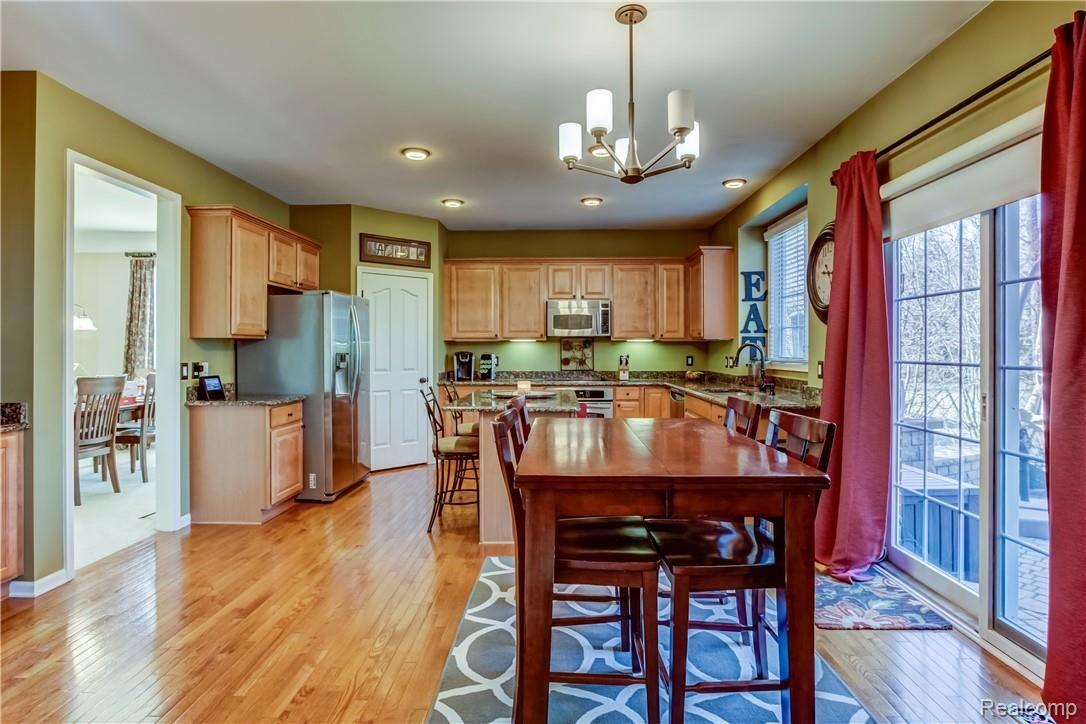 48573 Antique Road Canton, MI 48187 - Photo 8 of 40 010-48573AntiqueRd-Canton-MI-48187-full.jpg