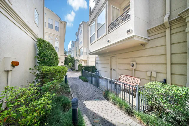 $3,650 | 1515 Hyde Park Boulevard, Unit 26, Houston, TX 77006