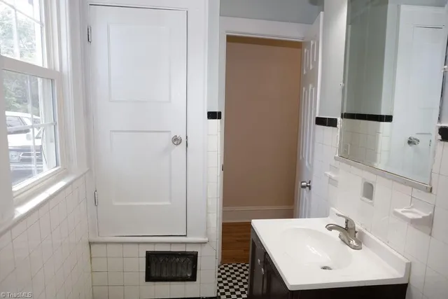 $1,625 | 603 Mayflower Drive, Greensboro, NC 27403