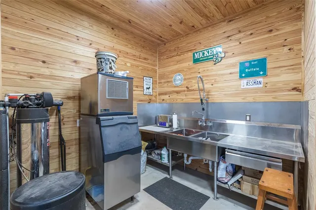 $6,100,000 | 290 County Road 290, Blackwell, TX 79506