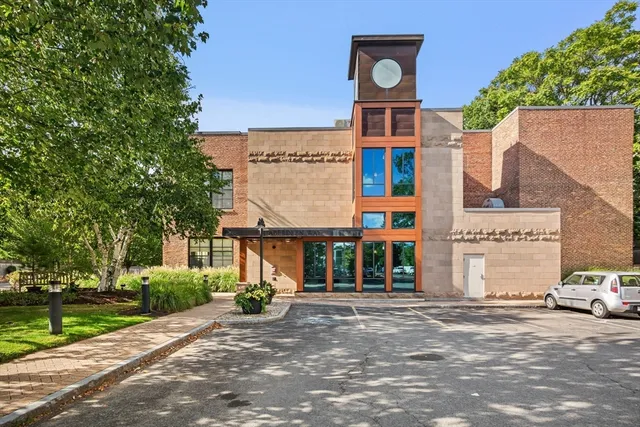 $995,000 | 1 Aberdeen Way, Unit 102, Cambridge, MA 02138