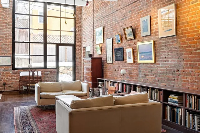 $995,000 | 1 Aberdeen Way, Unit 102, Cambridge, MA 02138