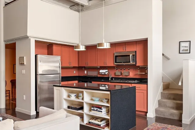 $995,000 | 1 Aberdeen Way, Unit 102, Cambridge, MA 02138