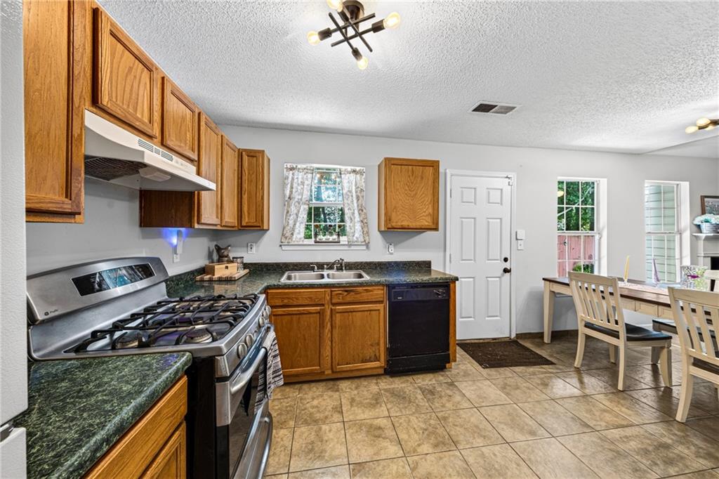 2343 Rambling Way Lithonia, GA 30058 - Photo 12 of 47