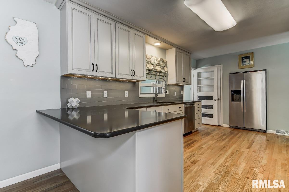 1061 Archer Elevator Road Springfield, IL 62711 - Photo 7 of 41