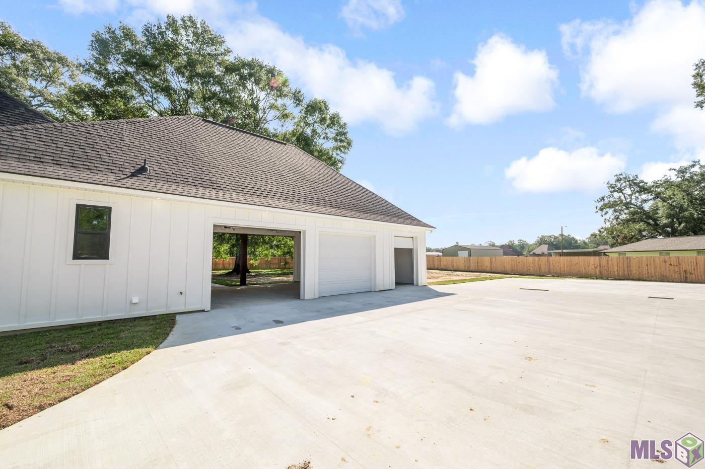 10576 Arnold Road Denham Springs, LA 70726 - Photo 4 of 27
