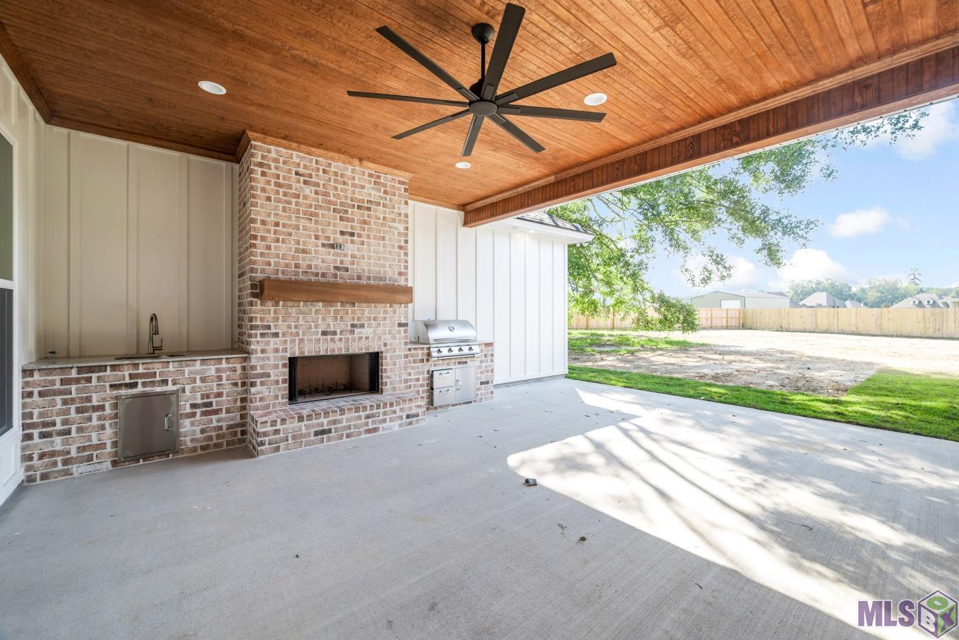 10576 Arnold Road Denham Springs, LA 70726 - Photo 8 of 27
