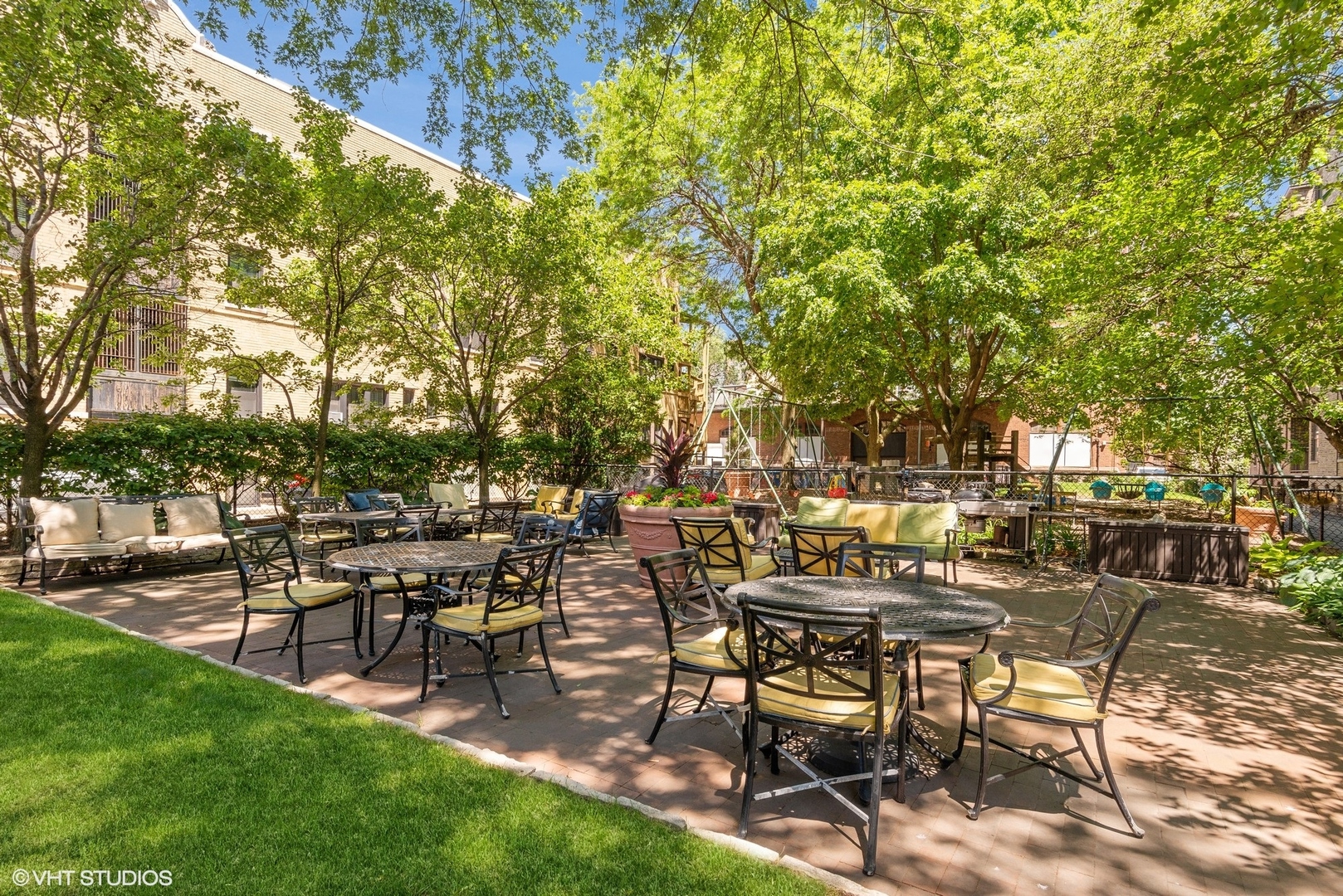 662 West Irving Park Road, Unit J4 Chicago, IL 60613 - Photo 28 of 31 a view of a chairs and table in backyard