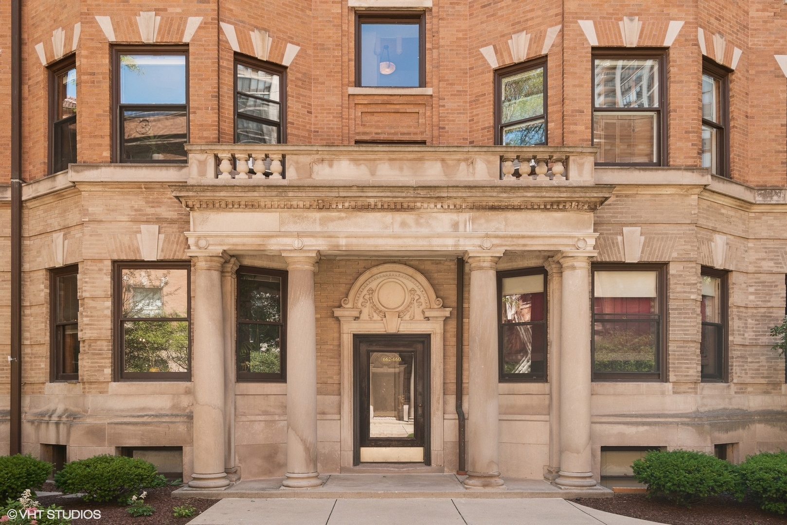 662 West Irving Park Road, Unit J4 Chicago, IL 60613 - Photo 3 of 31 a view of a building with a entrance