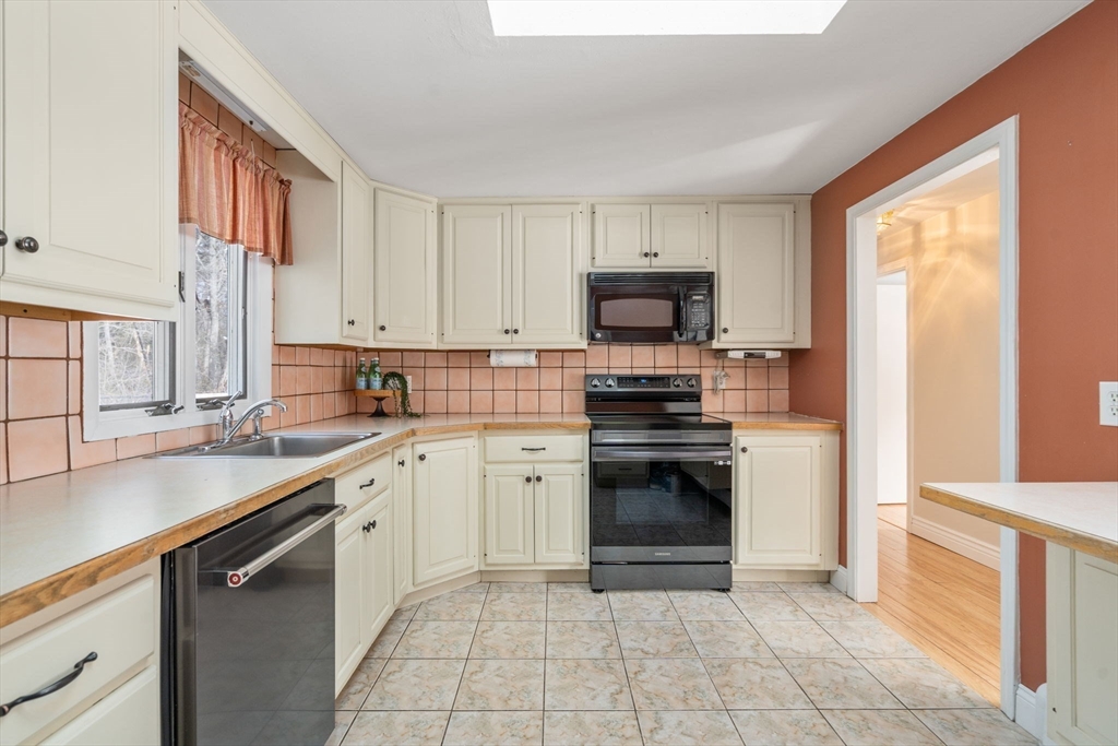 89 Brooks Street Maynard, MA 01754 - Photo 11 of 42