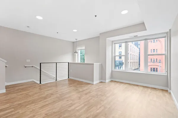 $4,630 | 120 Hennepin Avenue, Unit 121, Minneapolis, MN 55401