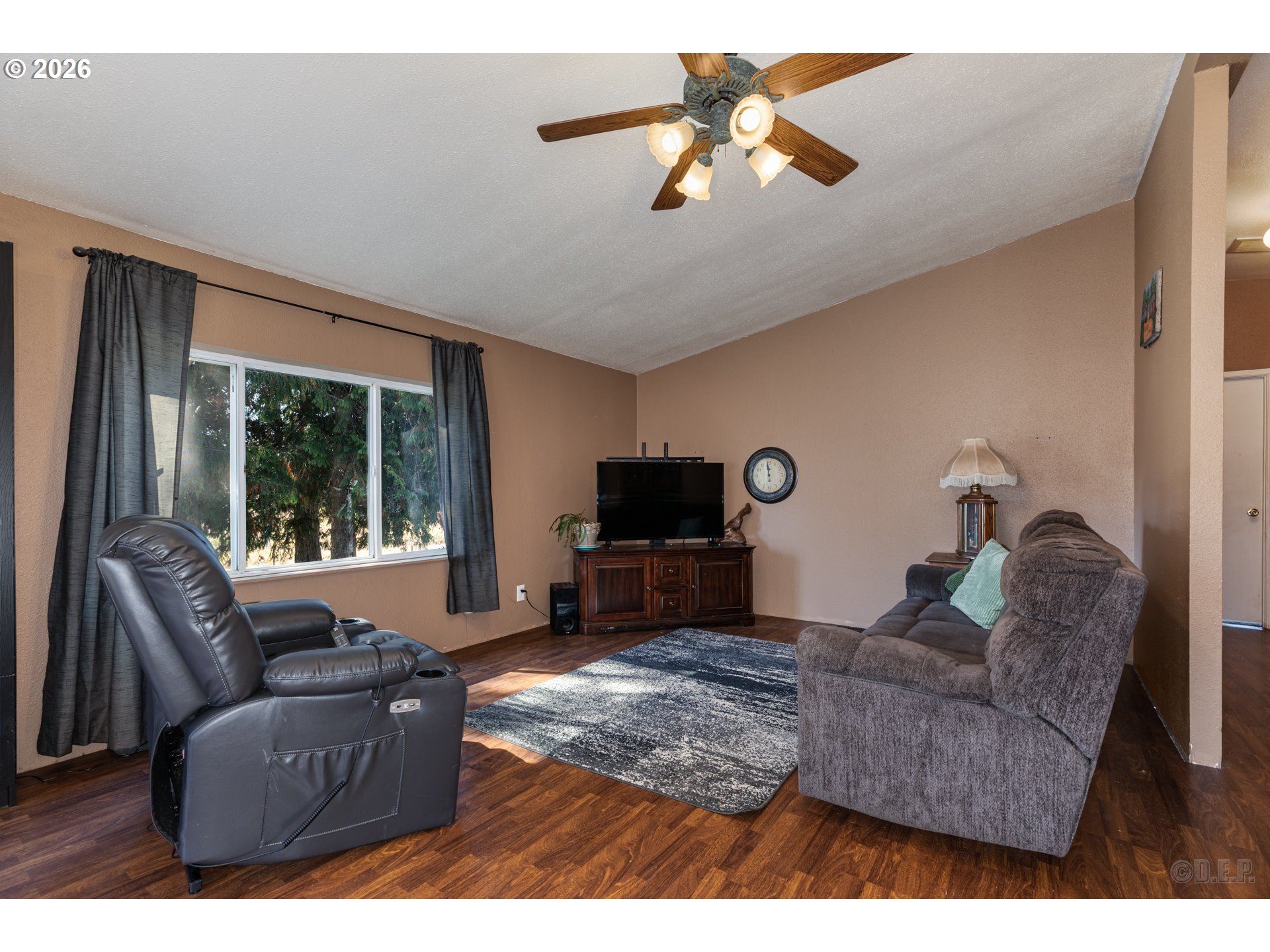 76654 Heath Road Rainier, OR 97048 - Photo 2 of 21 Living Room