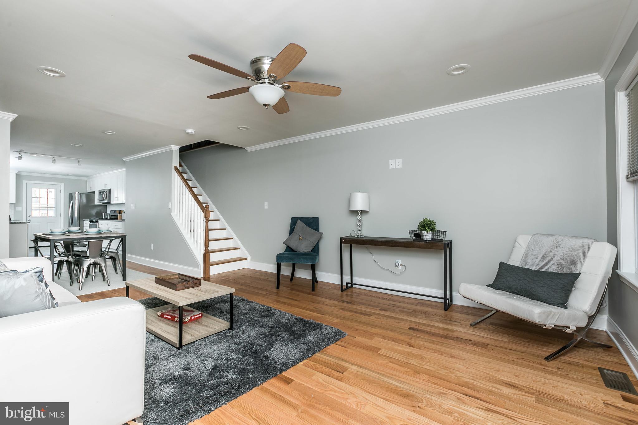 3538 Roland Avenue Baltimore, MD 21211 - Photo 3 of 29 Living Room