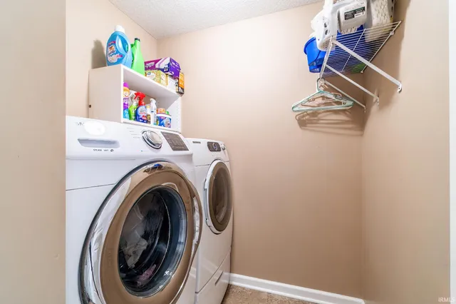 $289,000 | 951 Hawthorn Lane, Columbia City, IN 46725