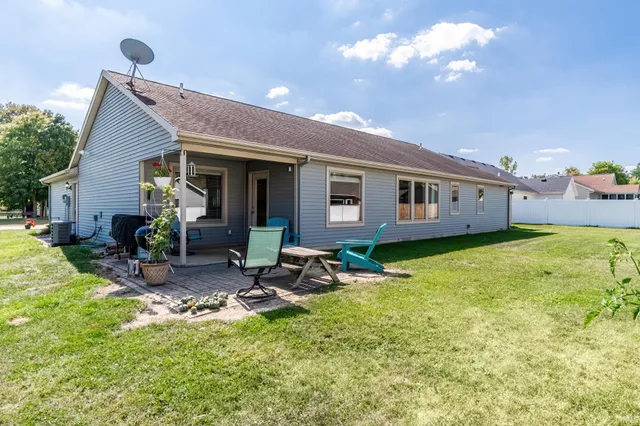 $289,000 | 951 Hawthorn Lane, Columbia City, IN 46725