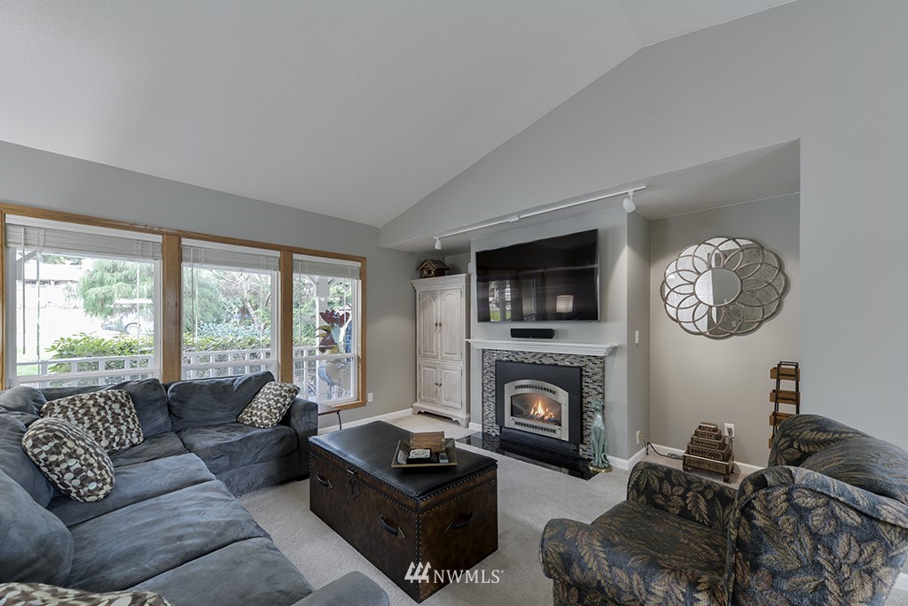 19231 135th Avenue Southeast Renton, WA 98058 - Photo 2 of 25 Gallery Image 2