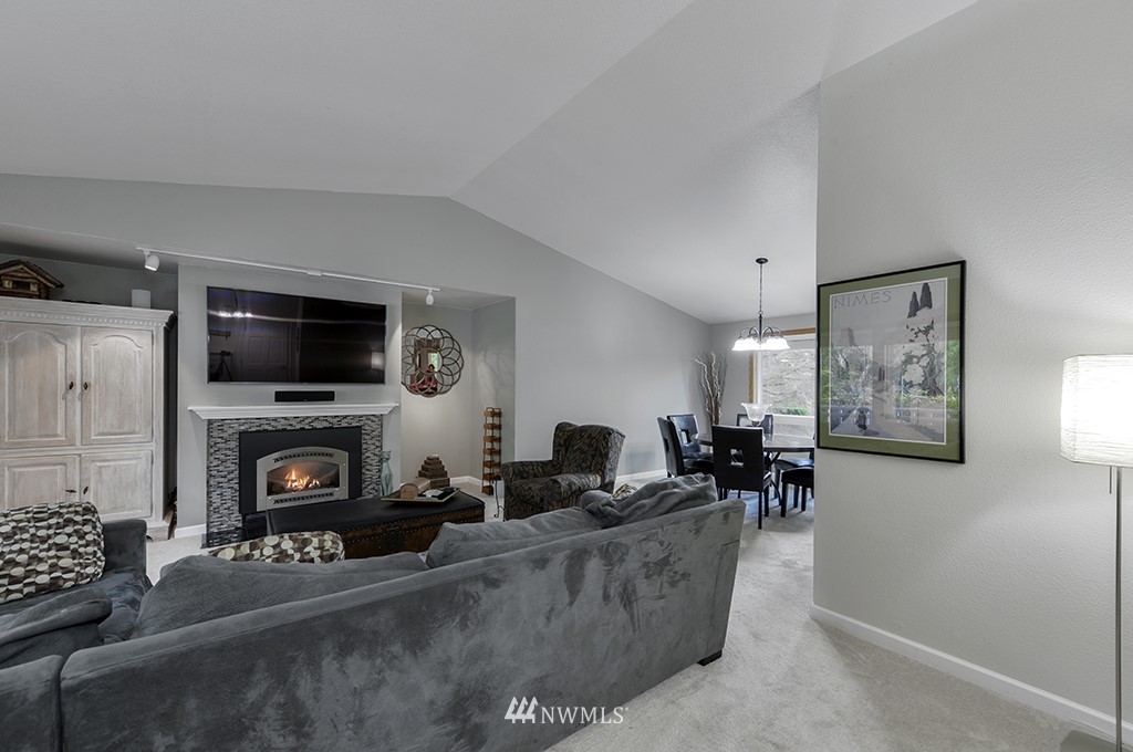 19231 135th Avenue Southeast Renton, WA 98058 - Photo 4 of 25 Gallery Image 4