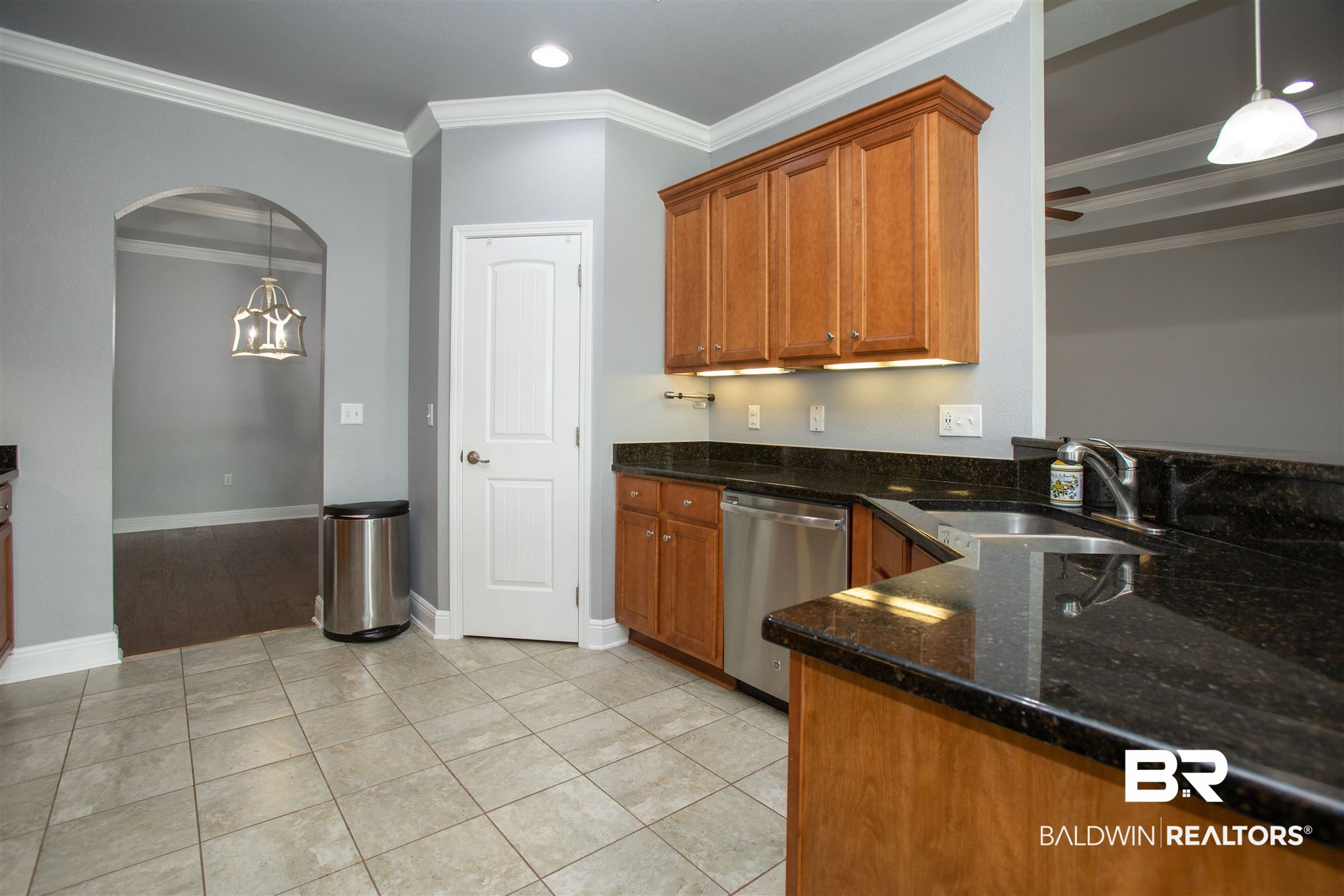 7029 Rocky Rd Loop Gulf Shores, AL 36542 - Photo 17 of 43 kitchen