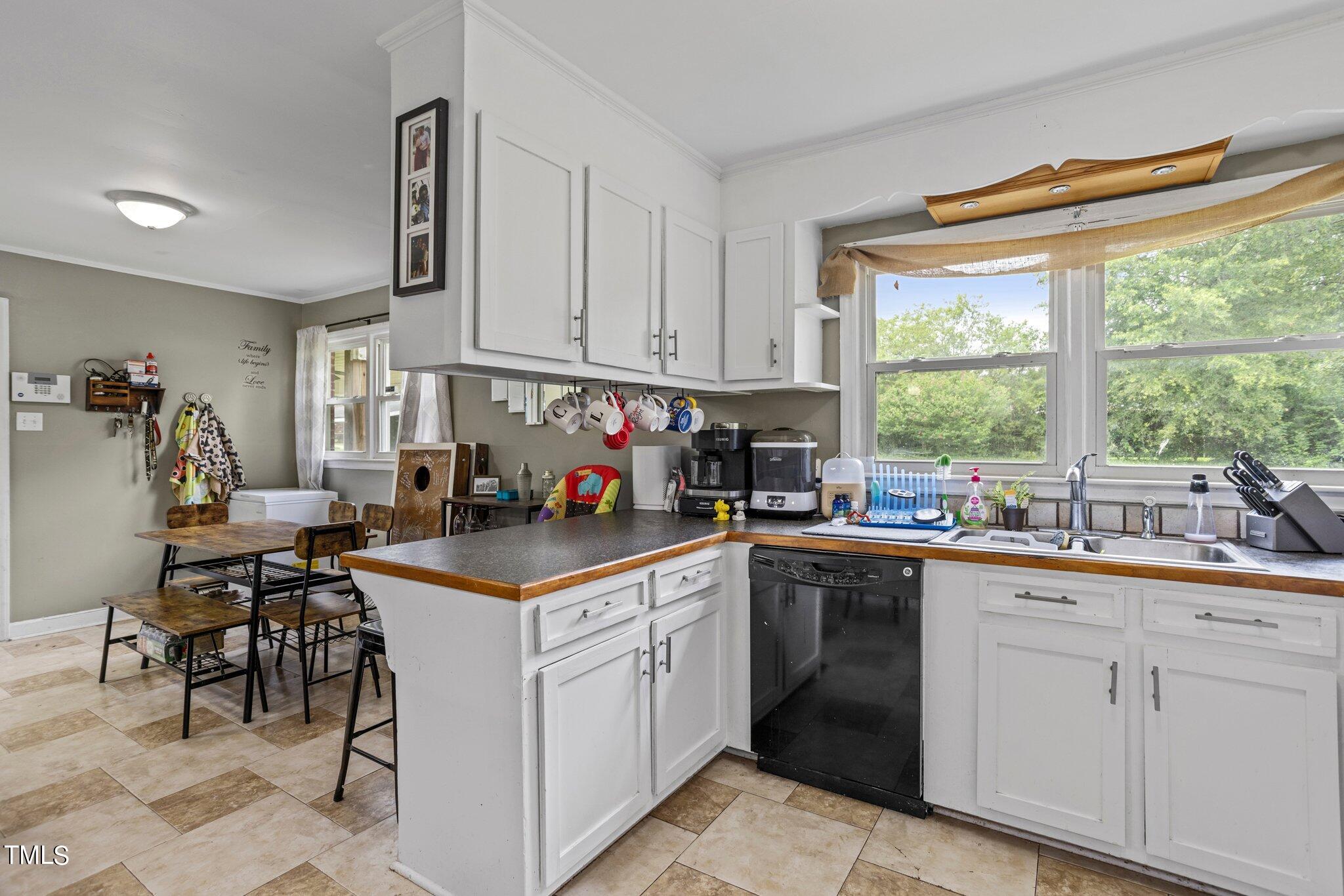 560 Wayview Road Henderson, NC 27537 - Photo 14 of 32 21-web-or-mls-1D9A2658