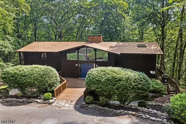 $995,000 | 6 Farm Road, Chester, NJ 07930