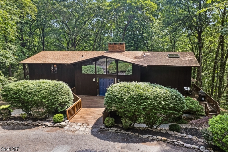 6 Farm Road Chester, NJ 07930 - Photo 1 of 41
