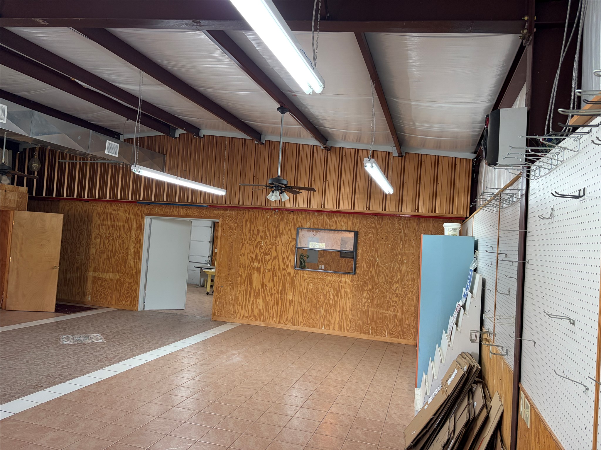 1060 Ranch Road 3404 Kingsland, TX 78639 - Photo 11 of 15 Front Room