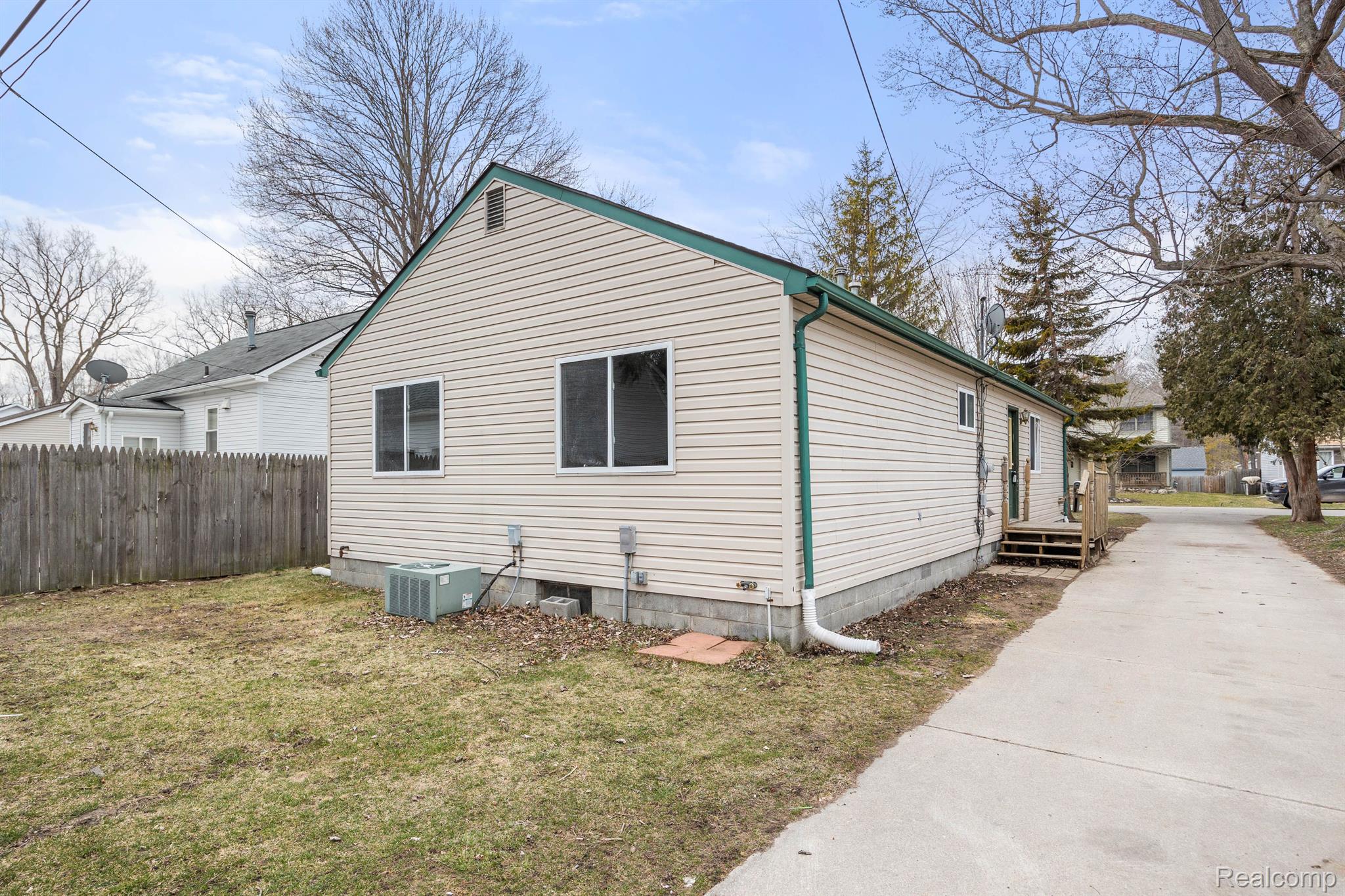 9307 Maple Road Algonac, MI 48001 - Photo 22 of 23 Gallery Image 22