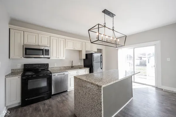 $1,950 | 3117 North Park Avenue, Indianapolis, IN 46205