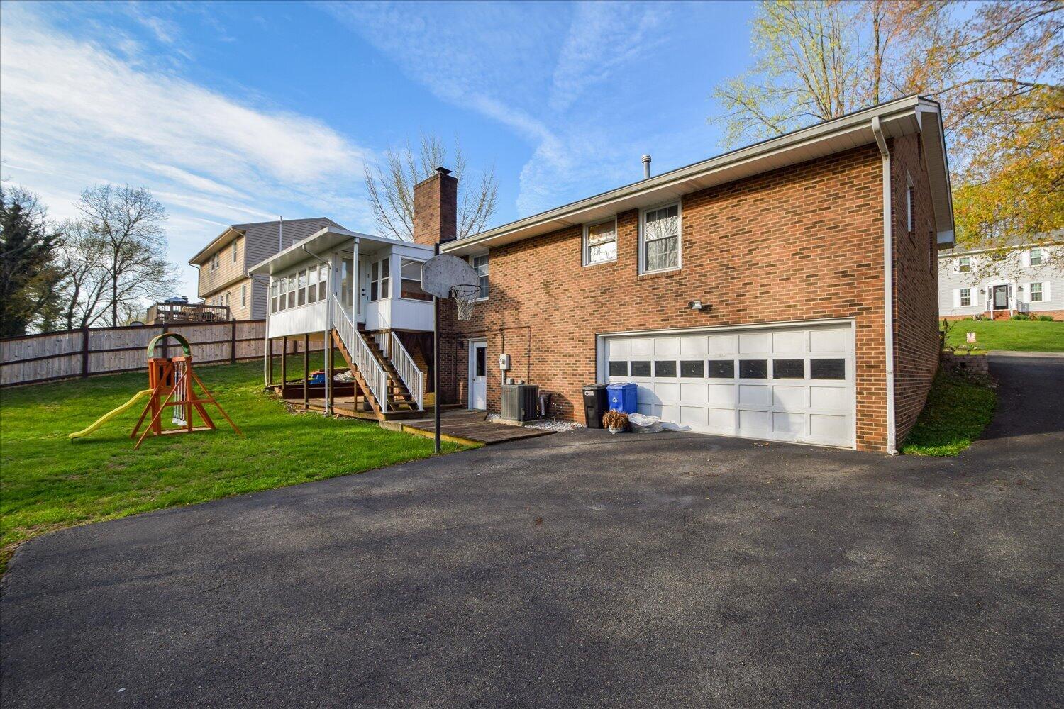 7125 Cedar Crest Road Roanoke, VA 24019 - Photo 2 of 30 27-7125 Cedar Crest-27