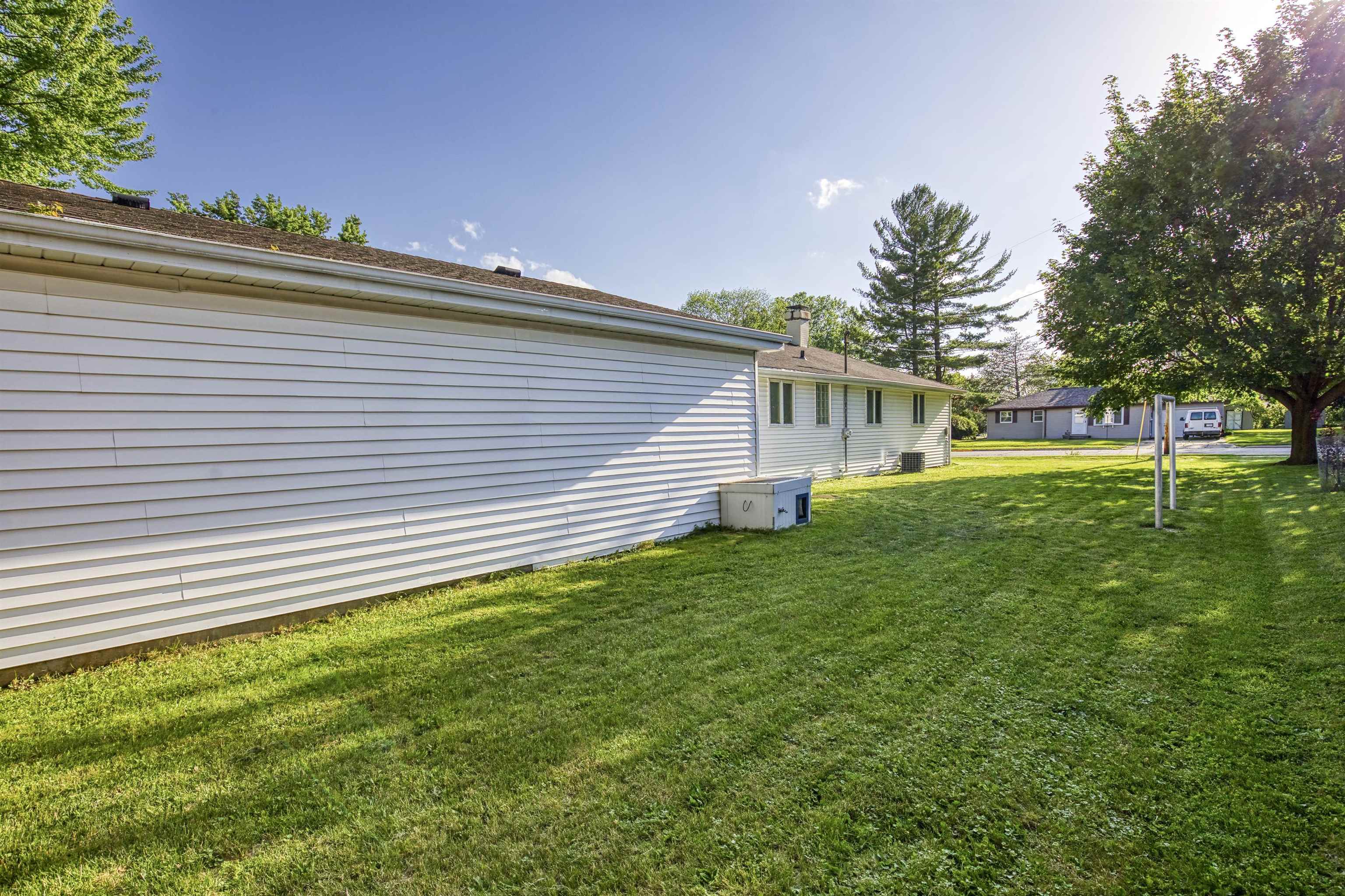 335 Front Street Pulaski, WI 54162 - Photo 28 of 40