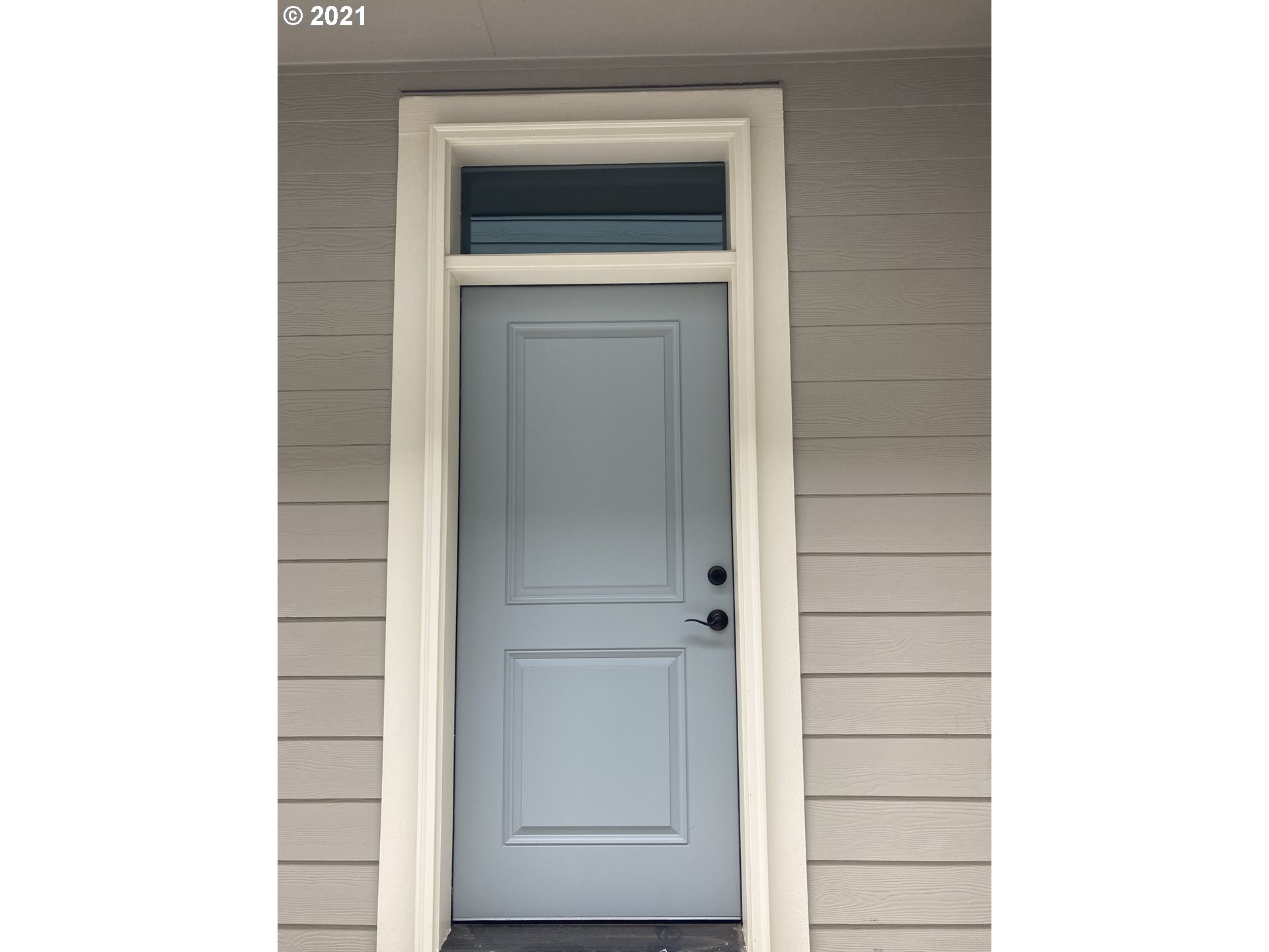 1251 South Union Place Ridgefield, WA 98642 - Photo 2 of 11 a bathroom with a window