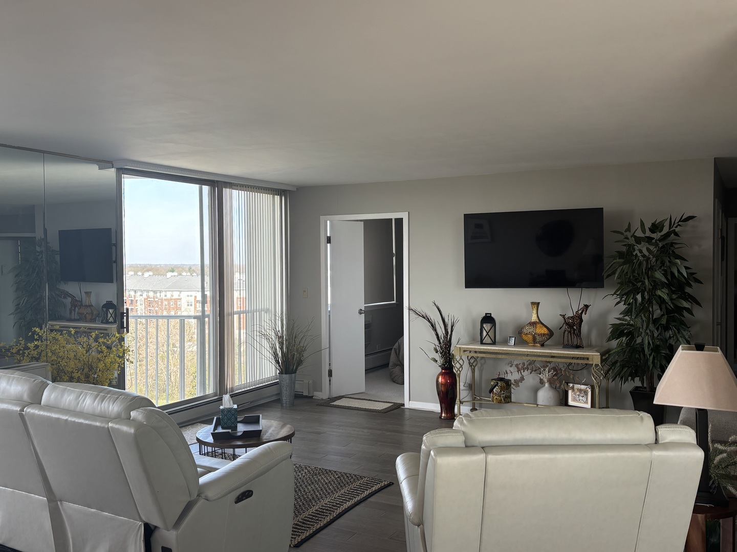 40 North Tower Road, Unit 10M Oak Brook, IL 60523 - Photo 6 of 36
