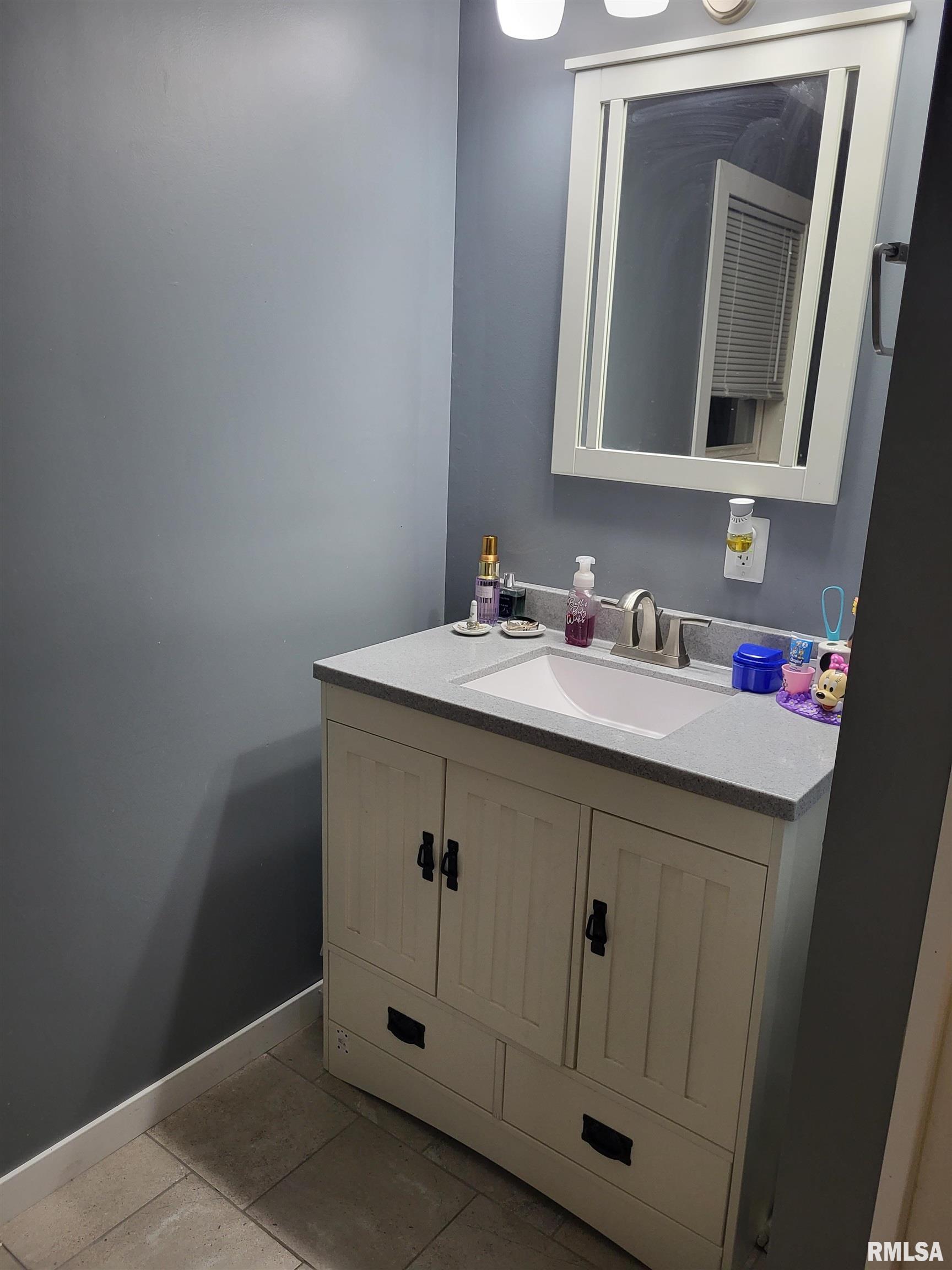 804 Main Street Augusta, IL 62311 - Photo 12 of 16