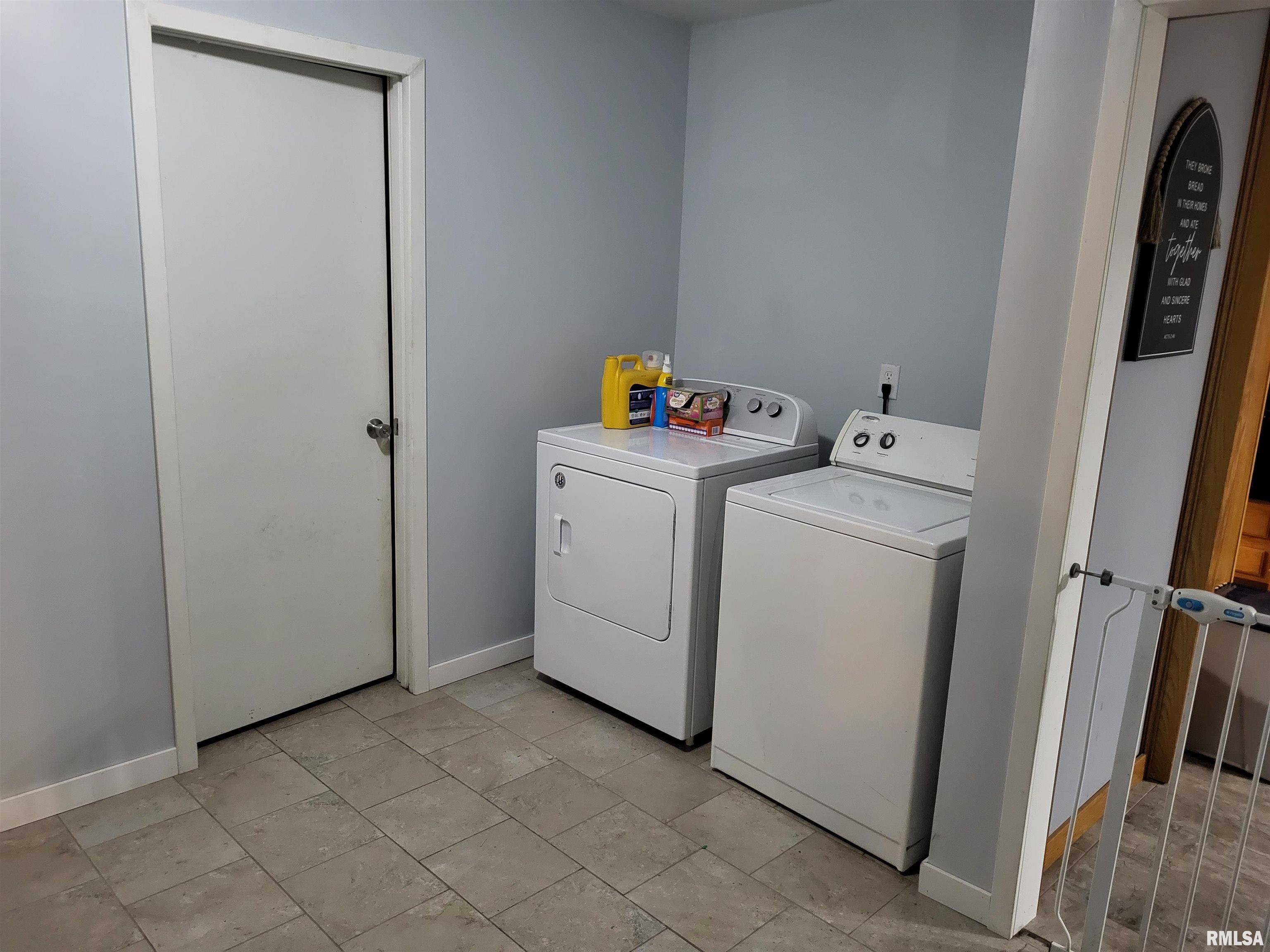 804 Main Street Augusta, IL 62311 - Photo 13 of 16