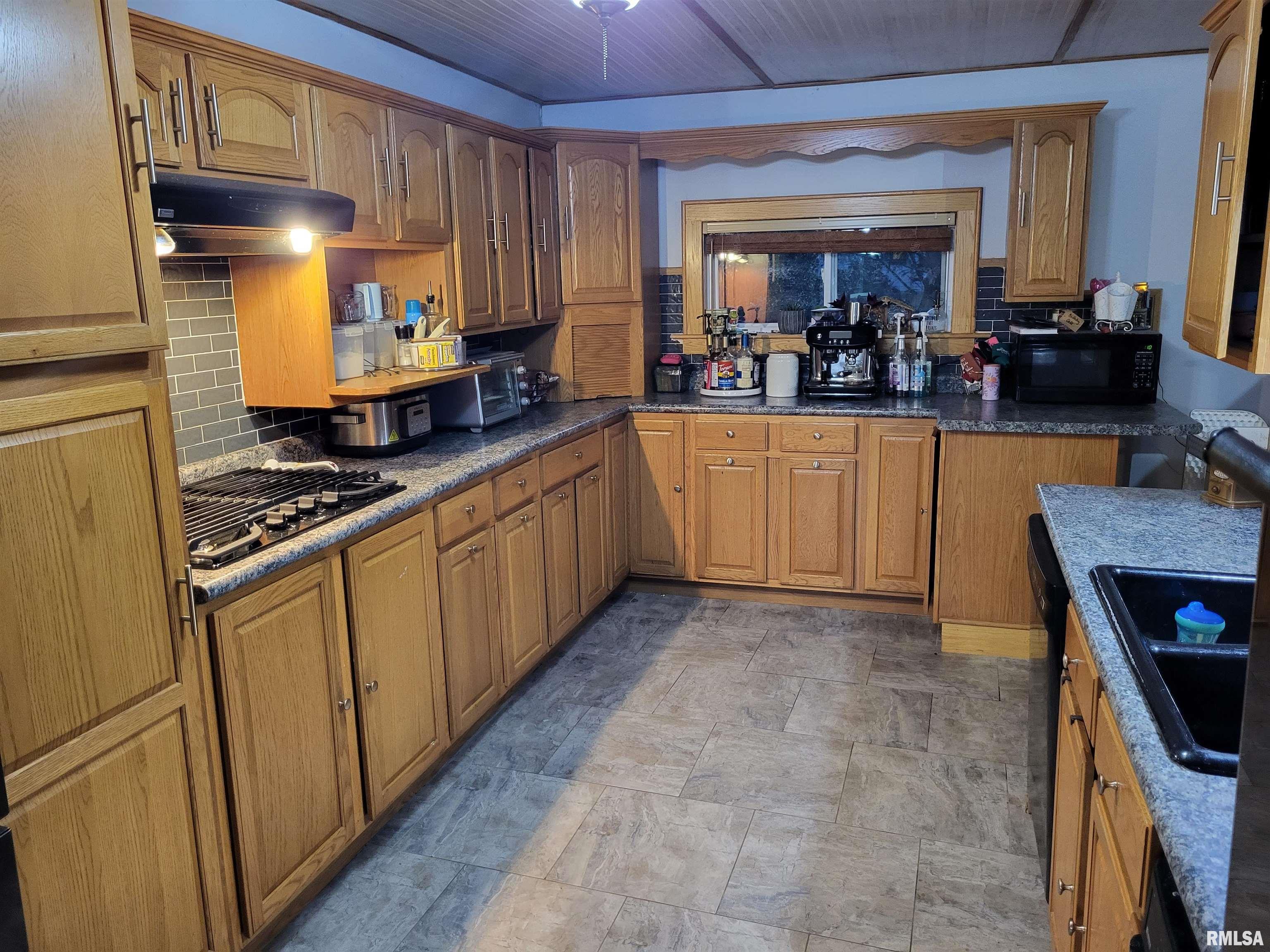 804 Main Street Augusta, IL 62311 - Photo 8 of 16