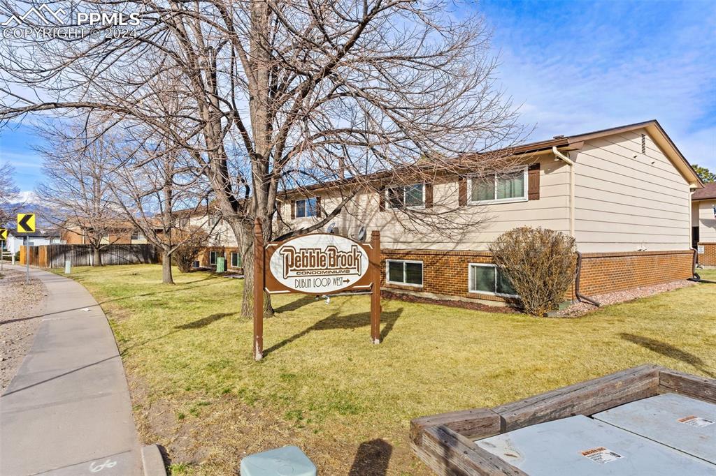 6602 Dublin Loop West, Unit 1 Colorado Springs, CO 80918 - Photo 22 of 23 a view of a yard with brick walls